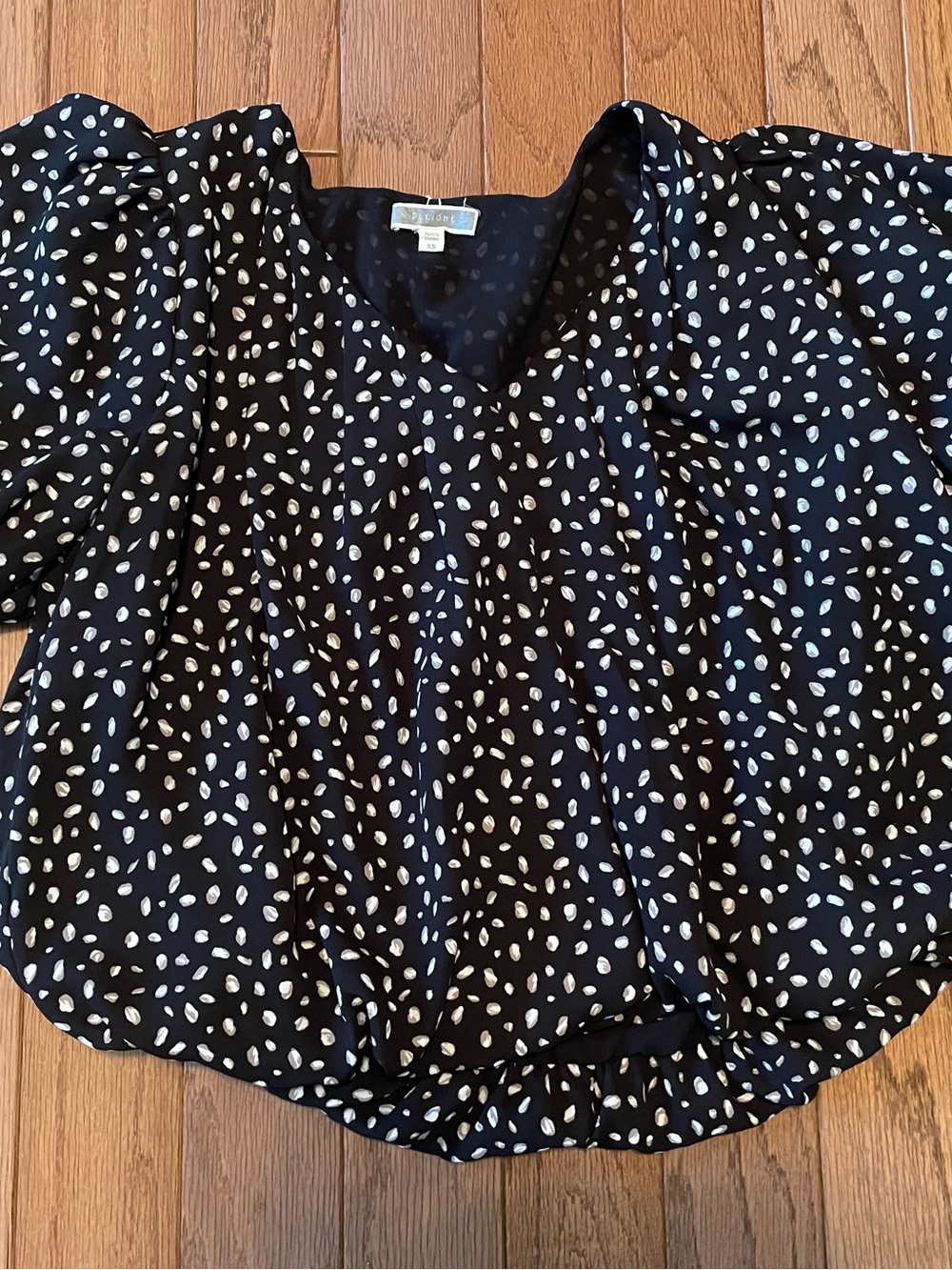 Pleione Black & White Speckled Polka Dot Puff Sleeve V-Neck Top Size XS